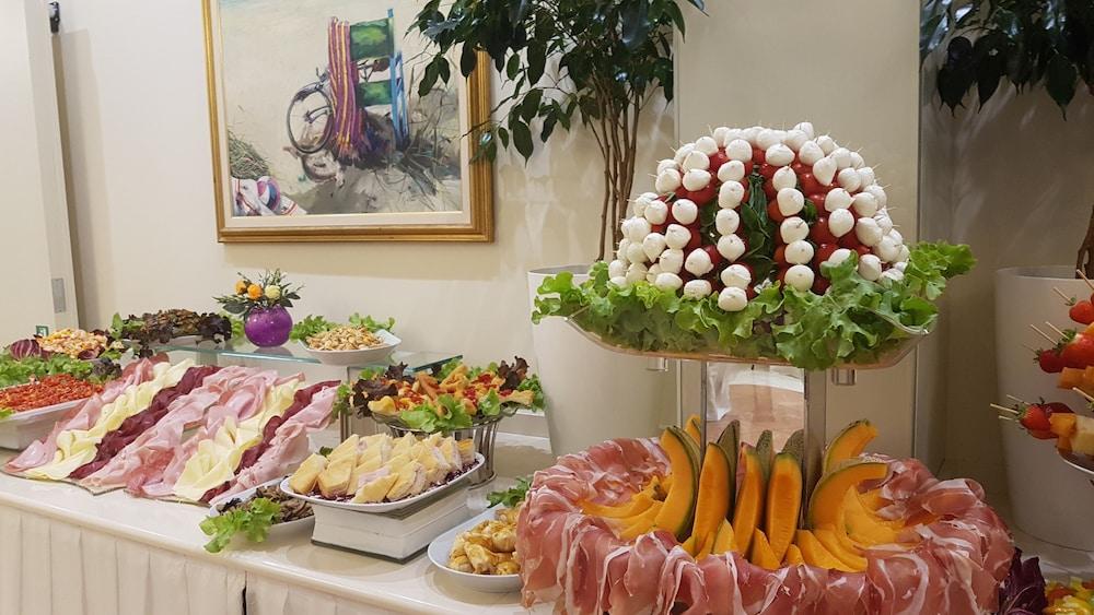 Hotel Aurora Mare Римини Екстериор снимка