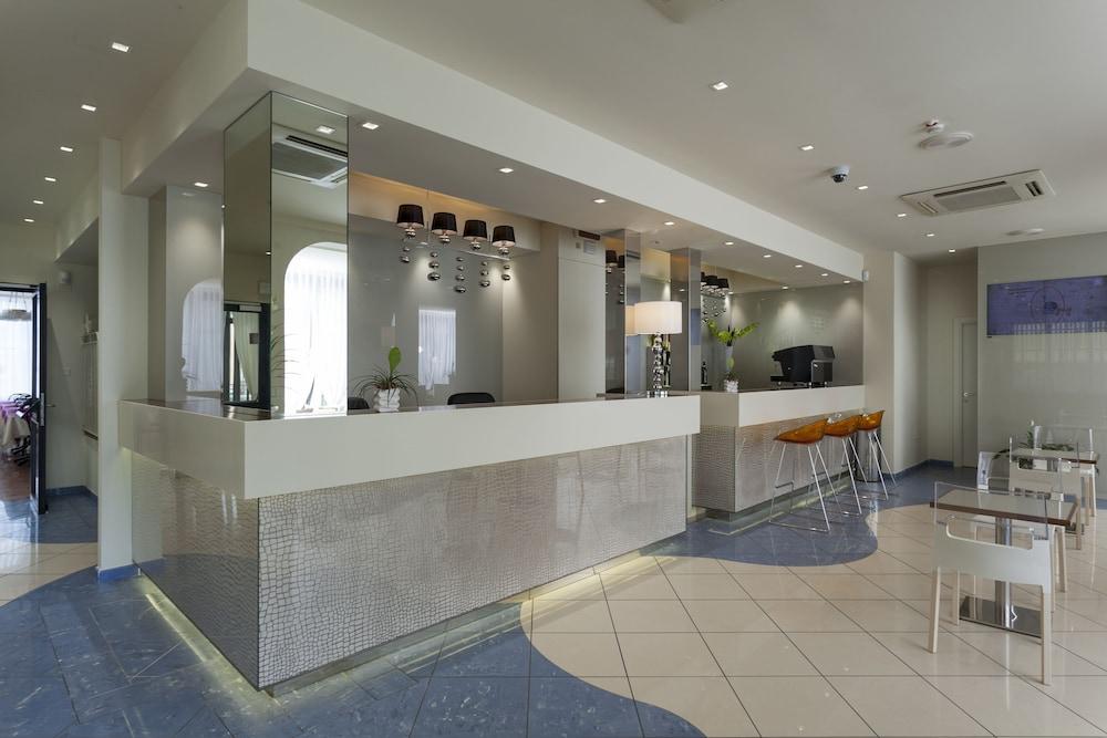 Hotel Aurora Mare Римини Екстериор снимка