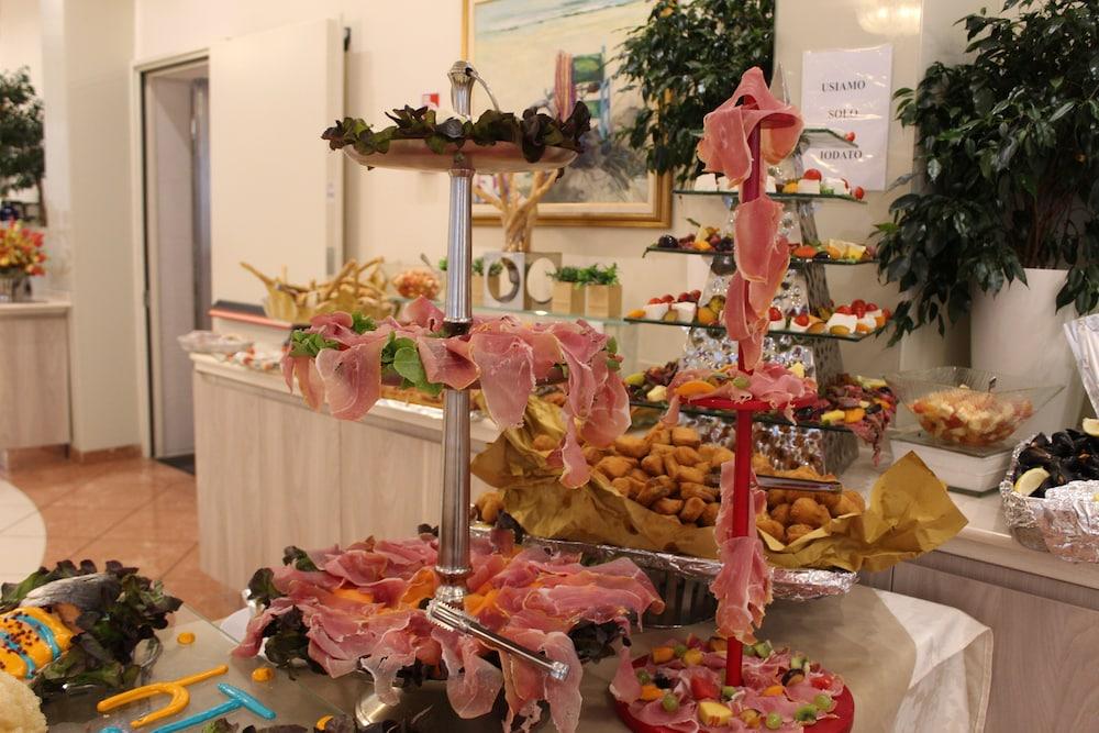 Hotel Aurora Mare Римини Екстериор снимка