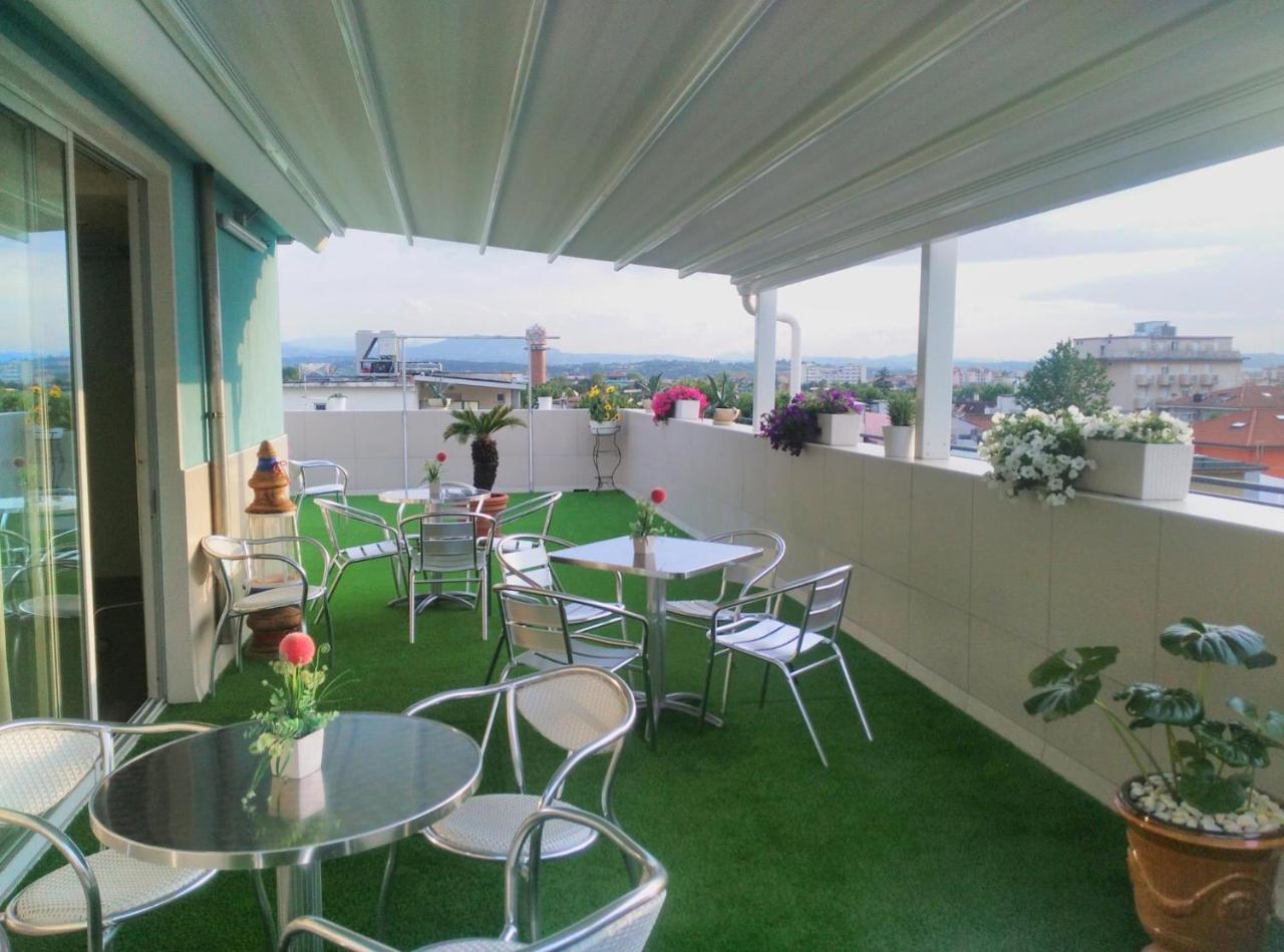 Hotel Aurora Mare Римини Екстериор снимка