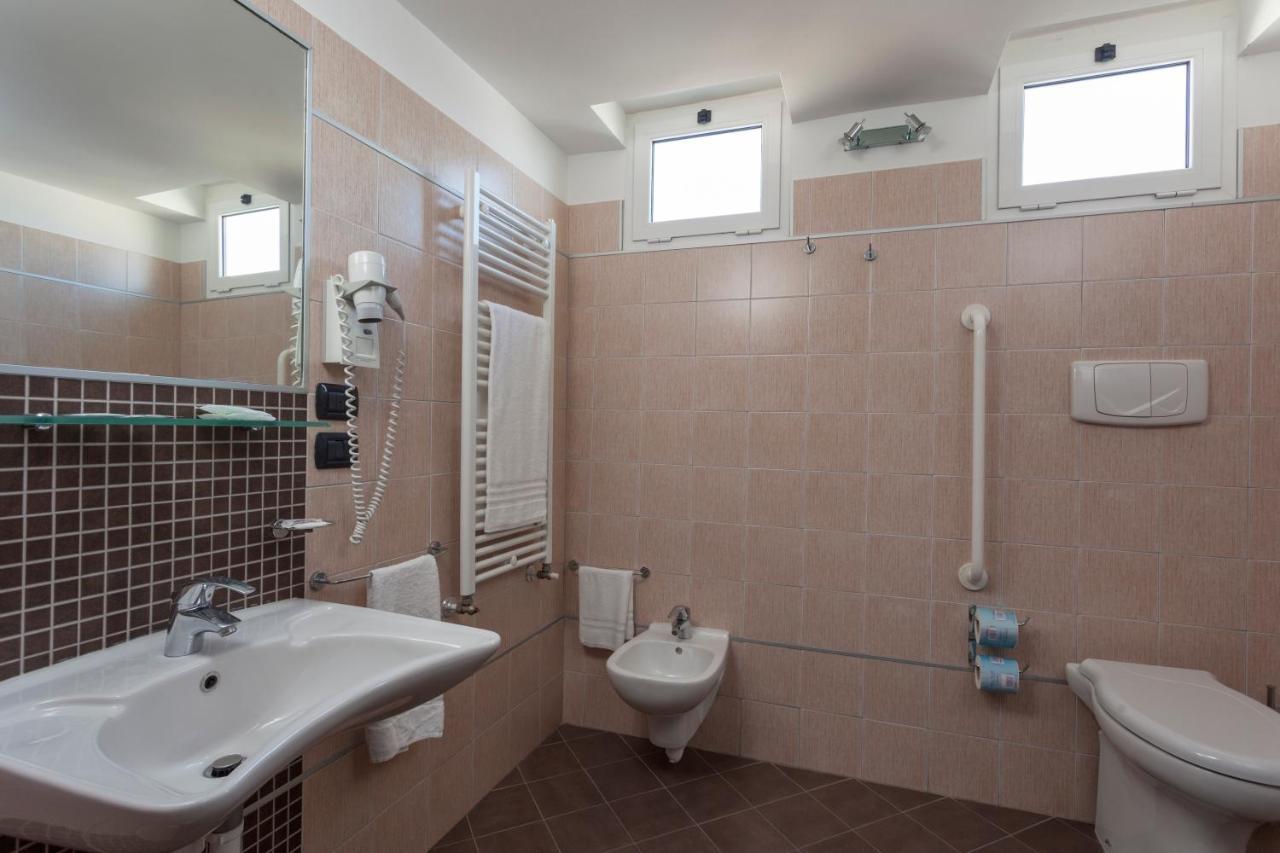 Hotel Aurora Mare Римини Екстериор снимка